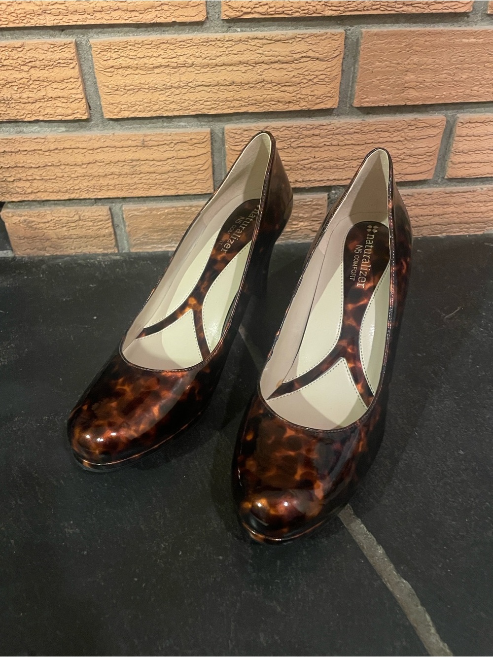 Naturalizer Women's Tortoiseshell Patent Leather Heels - Brown/Black